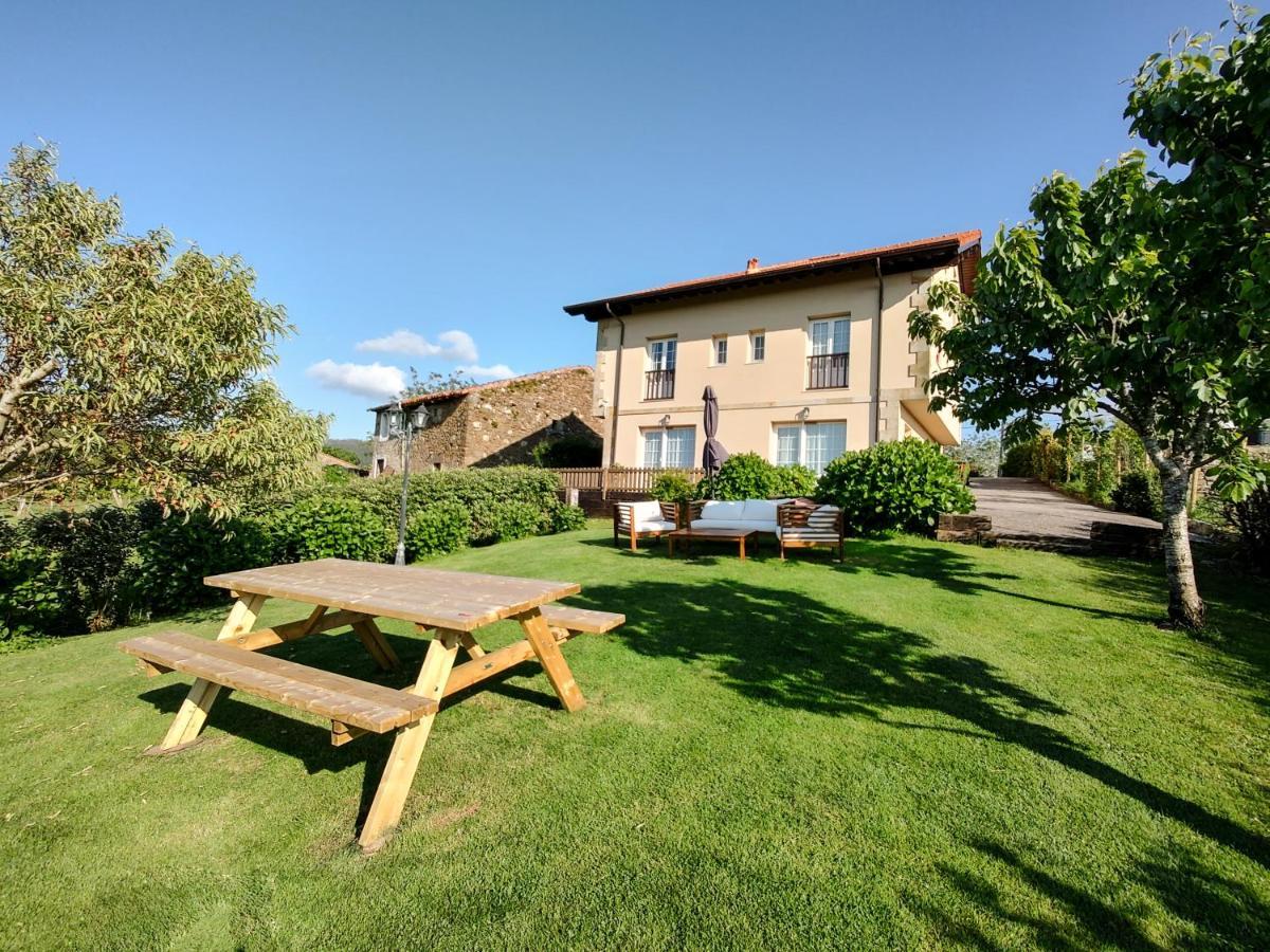 Apartamentos Corona Comillas Bagian luar foto